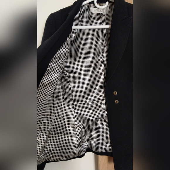 Tahari lined black blazer - Picture 2 of 4